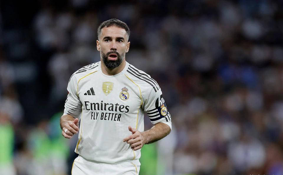 耻辱崩盘！皇马惨败西乙保级队跌入低谷，队长主动担责换帅被曝只是权宜之计